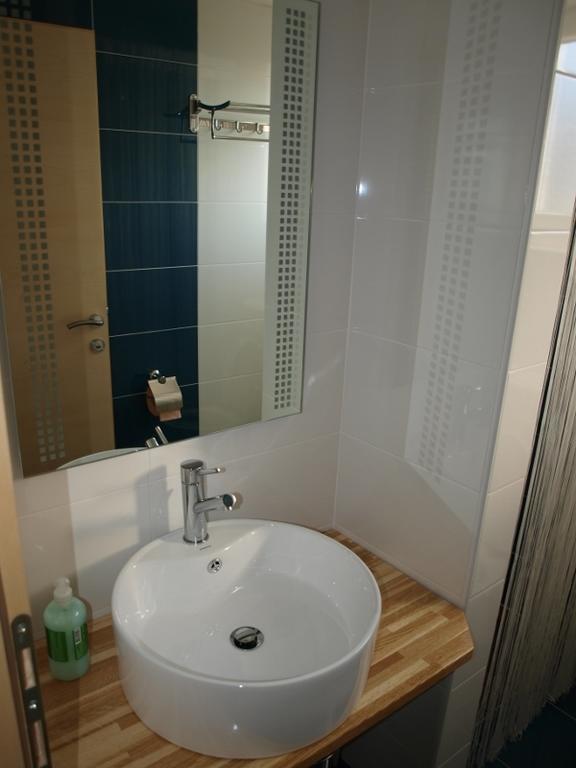 Apartments Pongrac Cres Pokoj fotografie